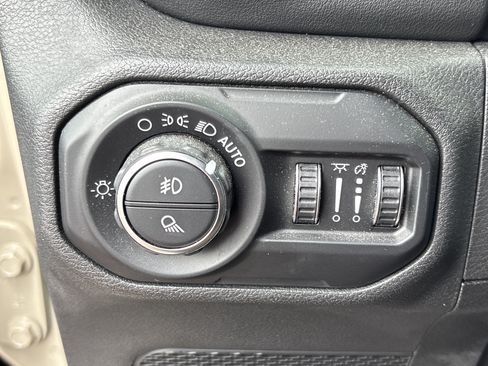 Used 2020 Jeep Gladiator Overland AWD/4WD image 35