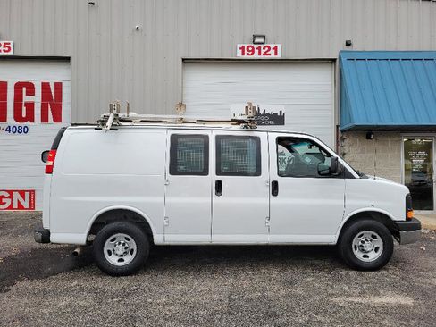 Used 2014 Chevrolet Express 2500 image 15