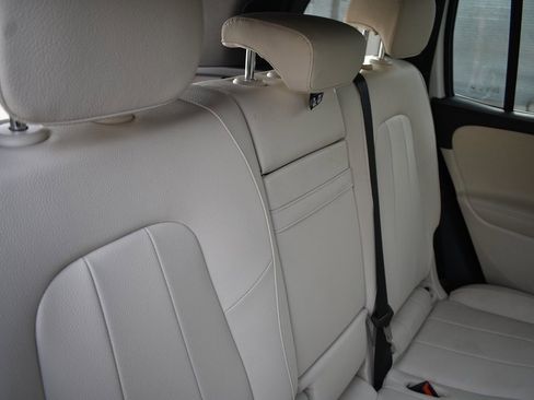 Used 2025 Mercedes-Benz GLB 250 4MATIC image 29