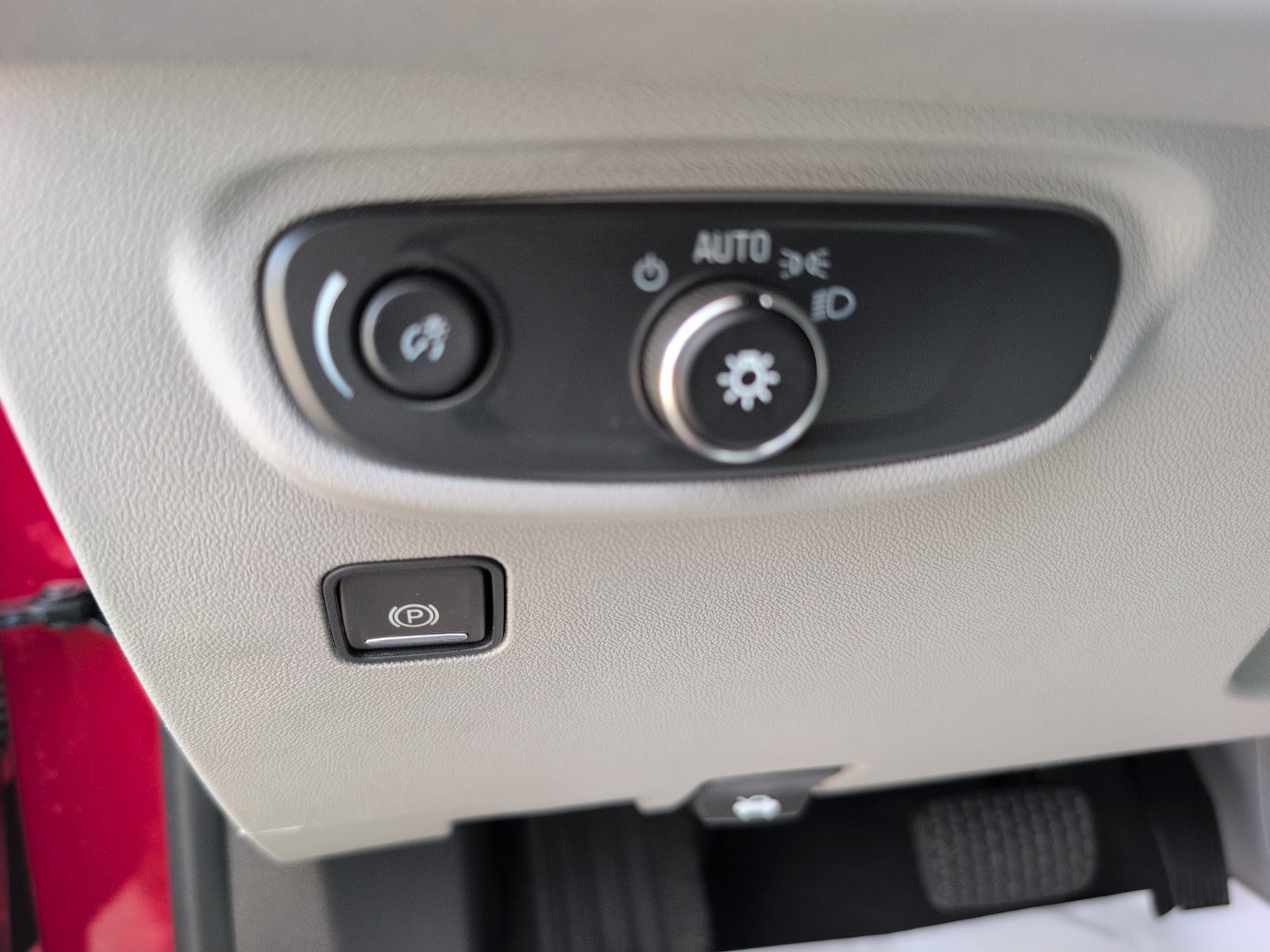 Used 2024 GMC Terrain SLE w/ Driver Convenience Package FWD image 23