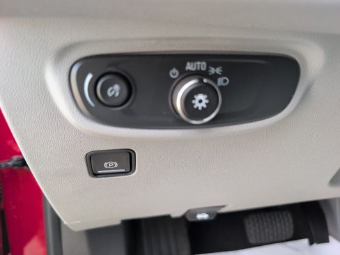 Used 2024 GMC Terrain SLE w/ Driver Convenience Package FWD image 23