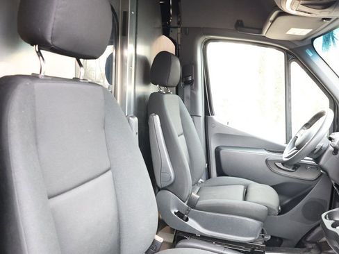 Used 2024 Mercedes-Benz Sprinter 2500 w/ Acoustic Package image 26