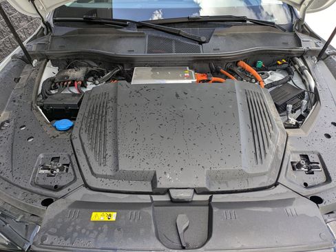 Used 2024 Audi Q8 e-tron Prestige w/ Prestige Package image 31