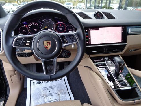 Used 2022 Porsche Cayenne Platinum Edition image 11