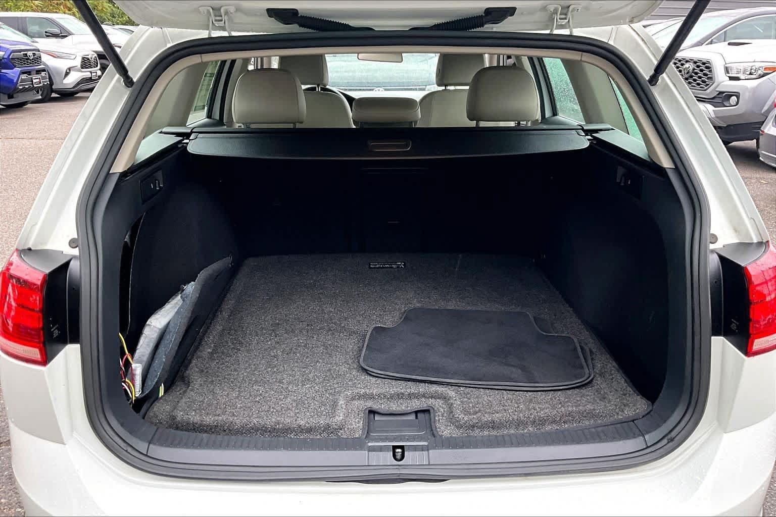 Used 2019 Volkswagen Golf Alltrack S AWD/4WD image 30