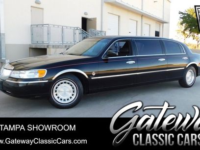 Used 2001 Lincoln Town Car Executive