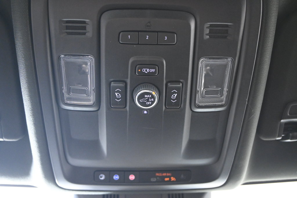 Used 2024 Cadillac Escalade ESV Luxury w/ LPO, Floor Liner Package AWD/4WD image 38