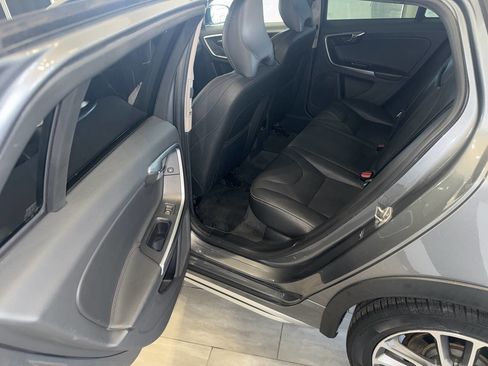 Used 2018 Volvo V60 T5 Cross Country Platinum image 29