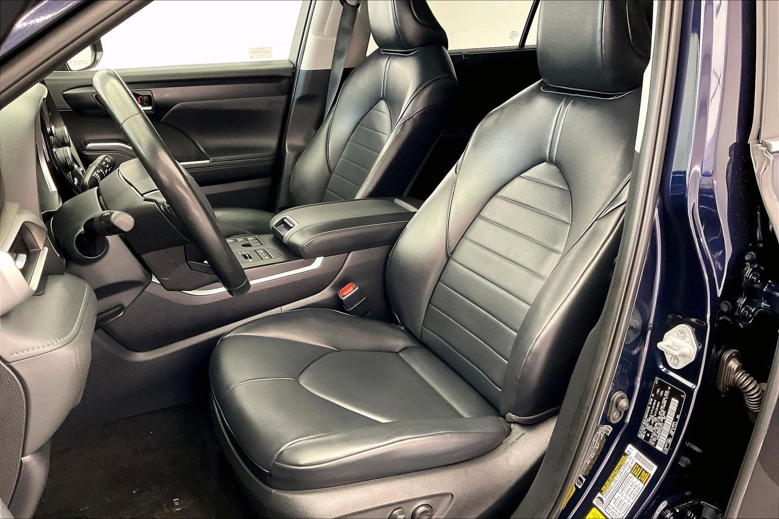 Used 2023 Toyota Highlander XLE AWD/4WD image 18