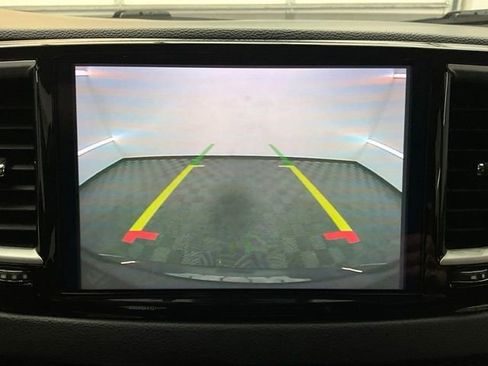 Used 2022 Chrysler Pacifica Touring-L FWD image 5