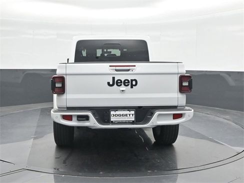 Used 2023 Jeep Gladiator Overland image 17