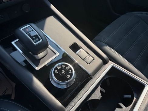 Used 2024 Mitsubishi Outlander AWD image 20