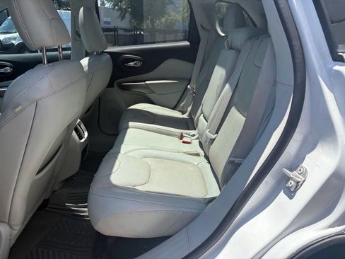 Used 2021 Jeep Cherokee Limited w/ Elite Package FWD image 11