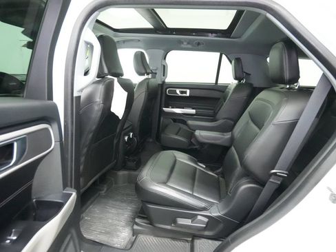 Used 2022 Ford Explorer XLT w/ Equipment Group 202A AWD/4WD image 21