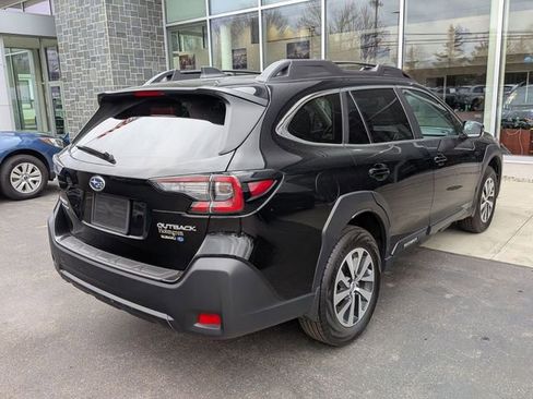 Used 2025 Subaru Outback Premium image 3