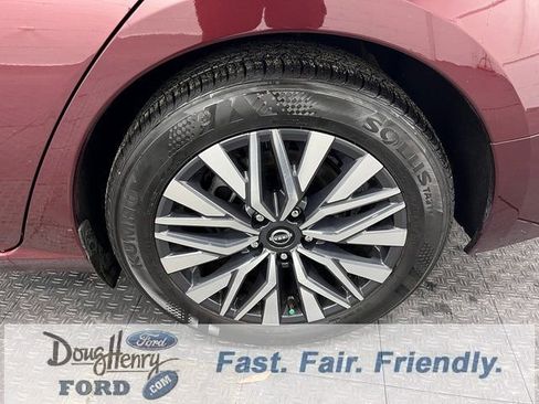 Used 2025 Nissan Altima 2.5 SV image 17