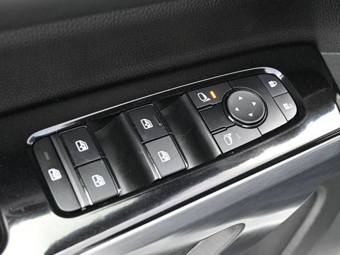 Used 2023 Nissan Pathfinder SL w/ SL Premium Package FWD image 4