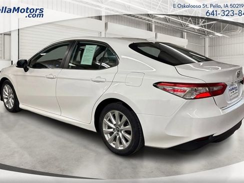 Used 2019 Toyota Camry LE image 5