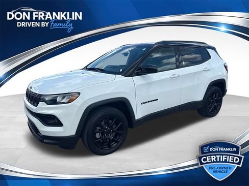 Used 2023 Jeep Compass Latitude w/ Sun and Sound Group AWD/4WD image 1