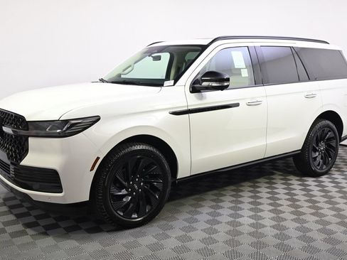 New 2027 Lincoln Navigator Reserve w/ Jet Appearance Package AWD/4WD image 2