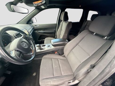 Used 2019 Jeep Grand Cherokee Laredo AWD/4WD image 28