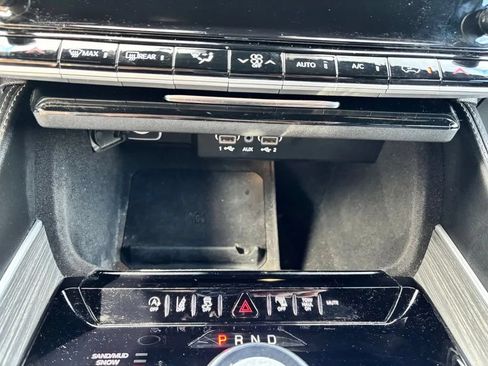 Used 2024 Jeep Wagoneer L Series II w/ Flexible Seating Group AWD/4WD image 16