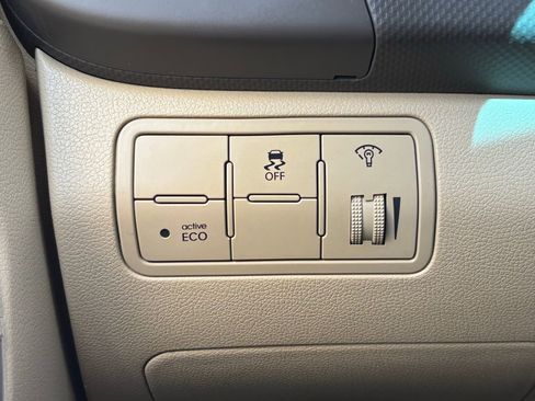 Used 2013 Hyundai Accent GLS FWD image 23