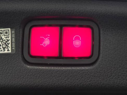 Used 2022 Mercedes-Benz C 300 4MATIC Sedan w/ Pinnacle Trim Package image 23