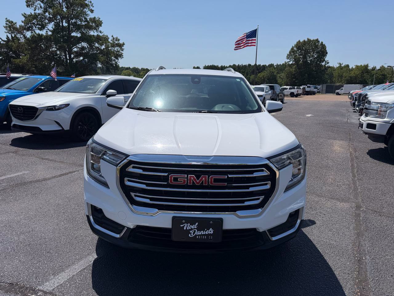 Used 2023 GMC Terrain SLT AWD/4WD image 2