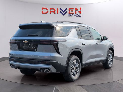 New 2026 Chevrolet Traverse LT w/ Driver Confidence Package FWD image 5