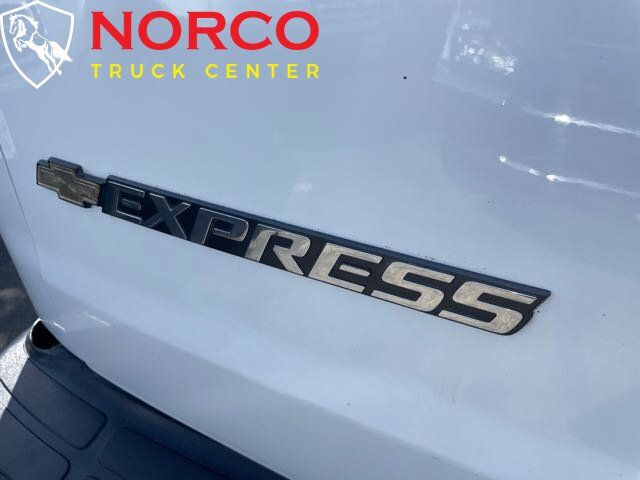 Used 2018 Chevrolet Express 2500 w/ Driver Convenience Package RWD image 17