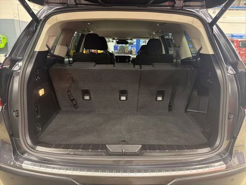 Used 2023 Subaru Ascent Premium w/ Convenience Package image 9