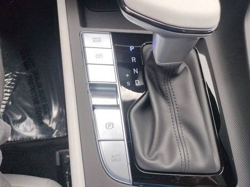 Used 2025 Hyundai Elantra Limited image 24