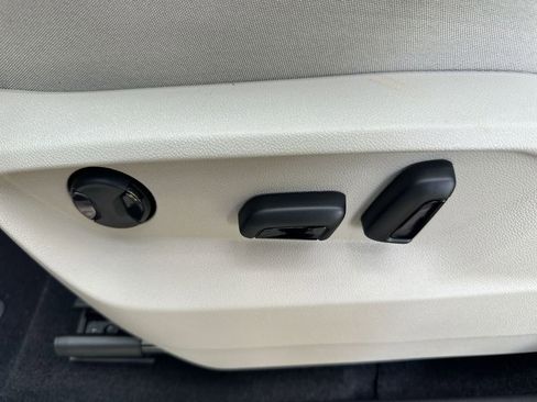 New 2026 Volkswagen Atlas SE image 12