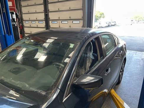 Used 2017 Nissan Altima 2.5 SV FWD image 2