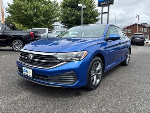 Used 2024 Volkswagen Jetta SE FWD image 1