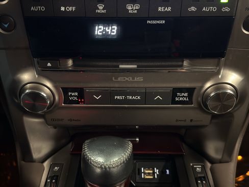 Used 2016 Lexus GX 460 w/ Premium Package image 29