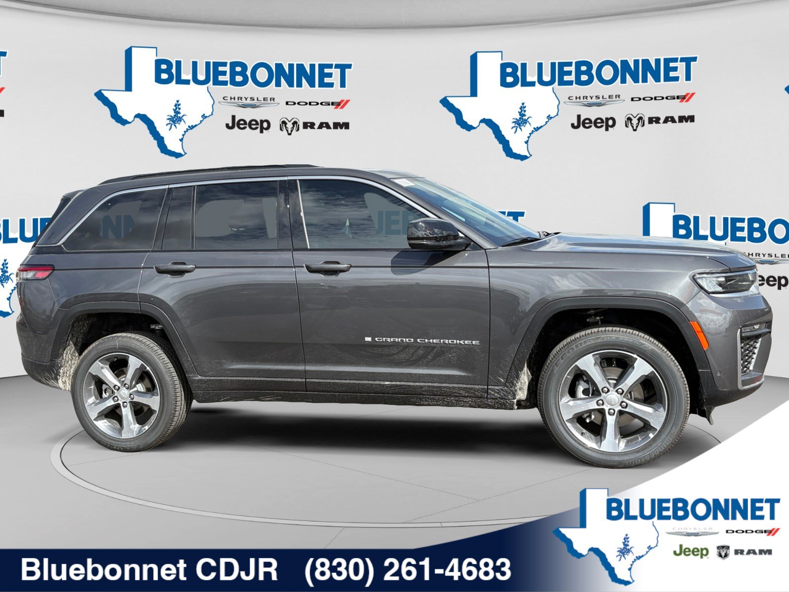 New 2026 Jeep Grand Cherokee Limited w/ Luxury Tech Group II RWD image 4