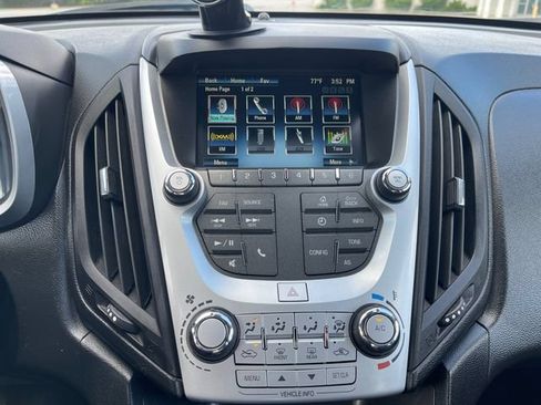 Used 2017 Chevrolet Equinox LS FWD image 24