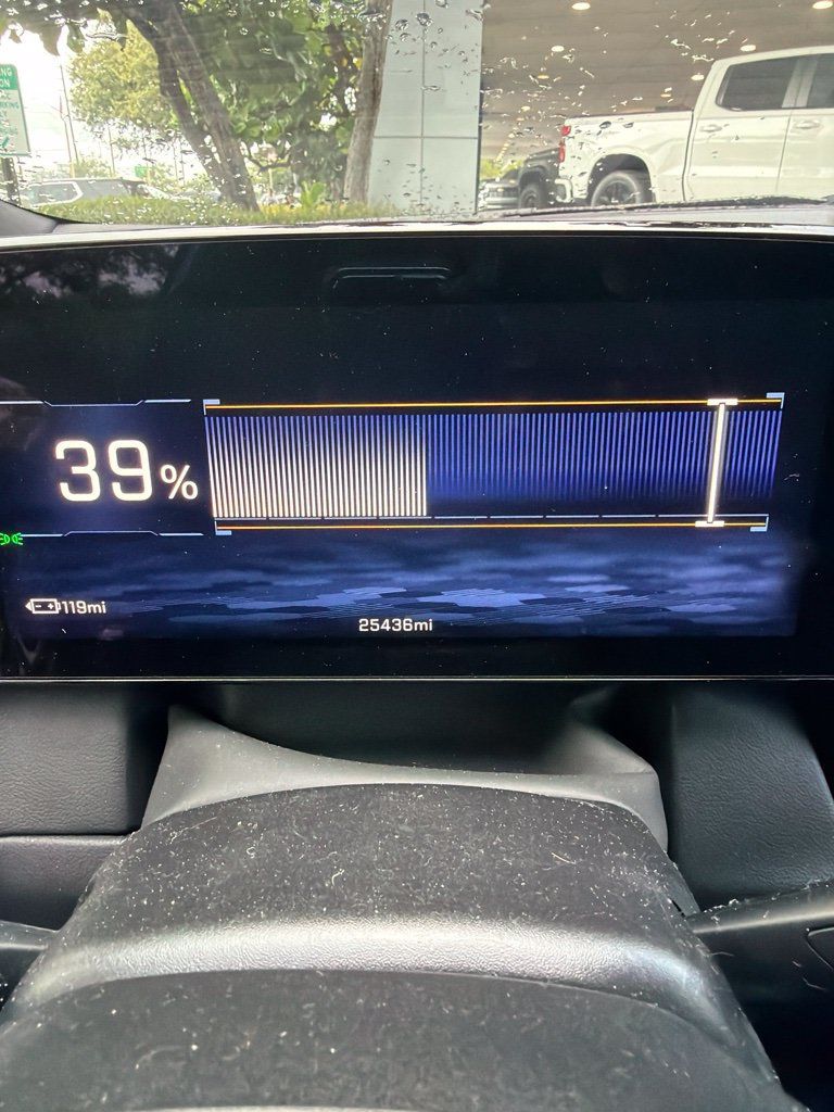 Certified 2025 Chevrolet Equinox EV RS FWD image 2