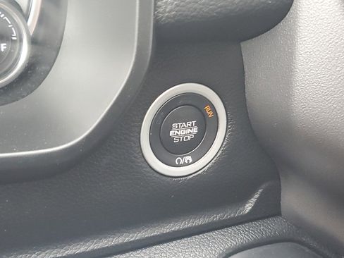 Used 2019 RAM 1500 Big Horn image 18