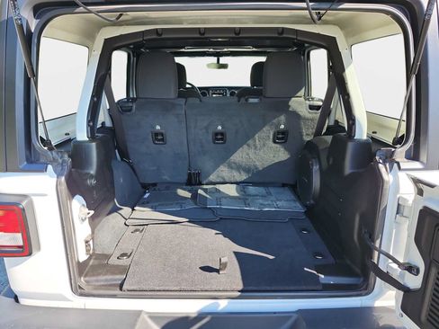 Used 2022 Jeep Wrangler Unlimited Sport AWD/4WD image 16