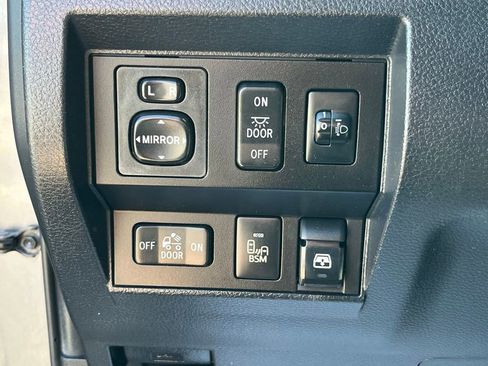 Used 2017 Toyota Tundra SR5 w/ SR5 Upgrade Package AWD/4WD image 12