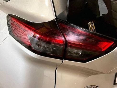 Used 2023 Nissan Rogue SV AWD/4WD image 8