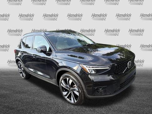 Certified 2023 Volvo XC40 B5 Plus w/ Protection Package Premier AWD/4WD image 2