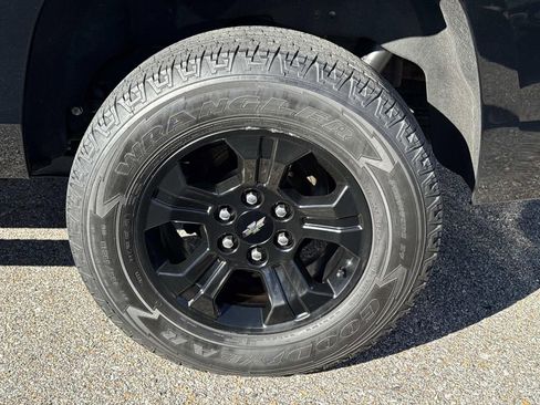 Used 2018 Chevrolet Suburban LT image 4