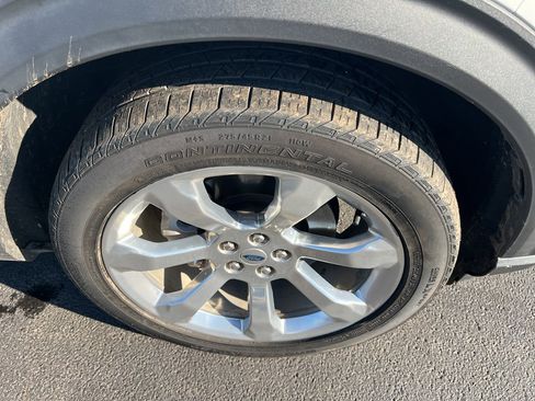 Used 2020 Ford Explorer Platinum w/ Premium Technology Package image 11