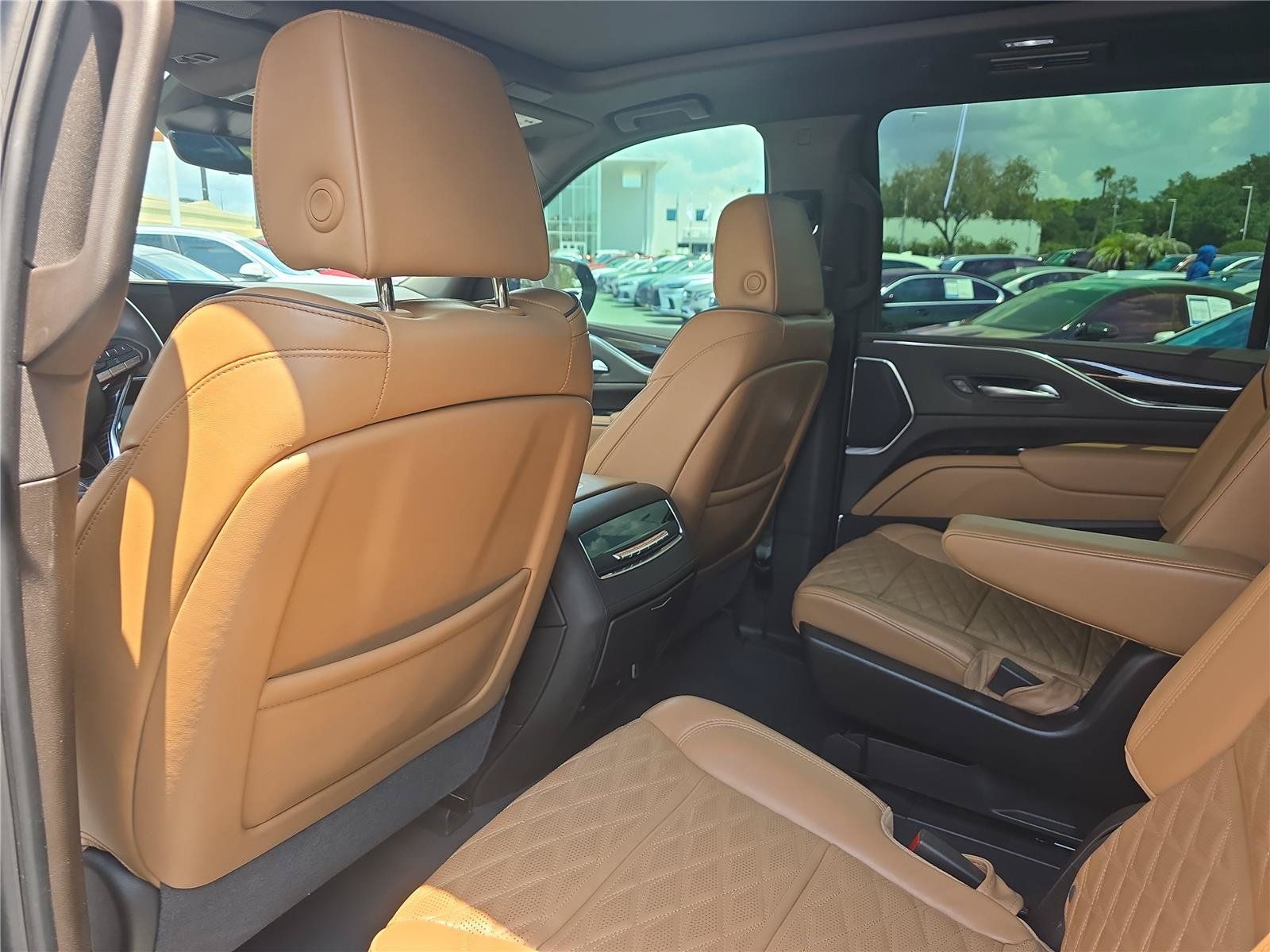 Used 2024 Cadillac Escalade ESV Sport w/ LPO, ONYX Package AWD/4WD image 13