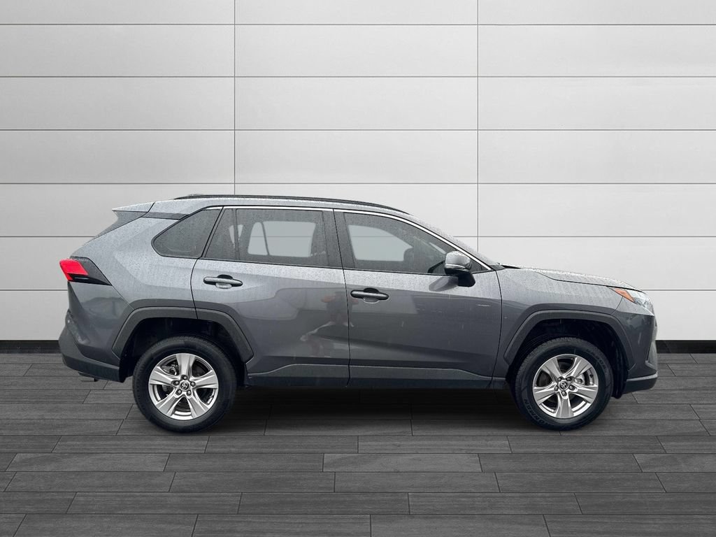 Used 2025 Toyota RAV4 XLE AWD/4WD image 2