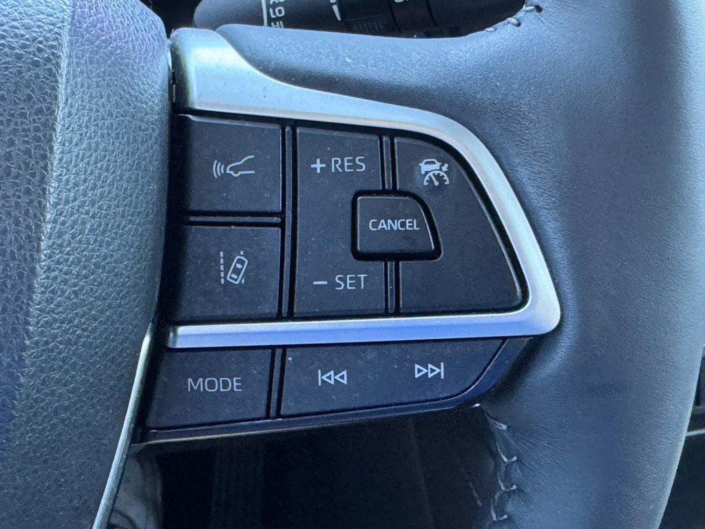 Used 2023 Toyota Highlander Platinum FWD image 29